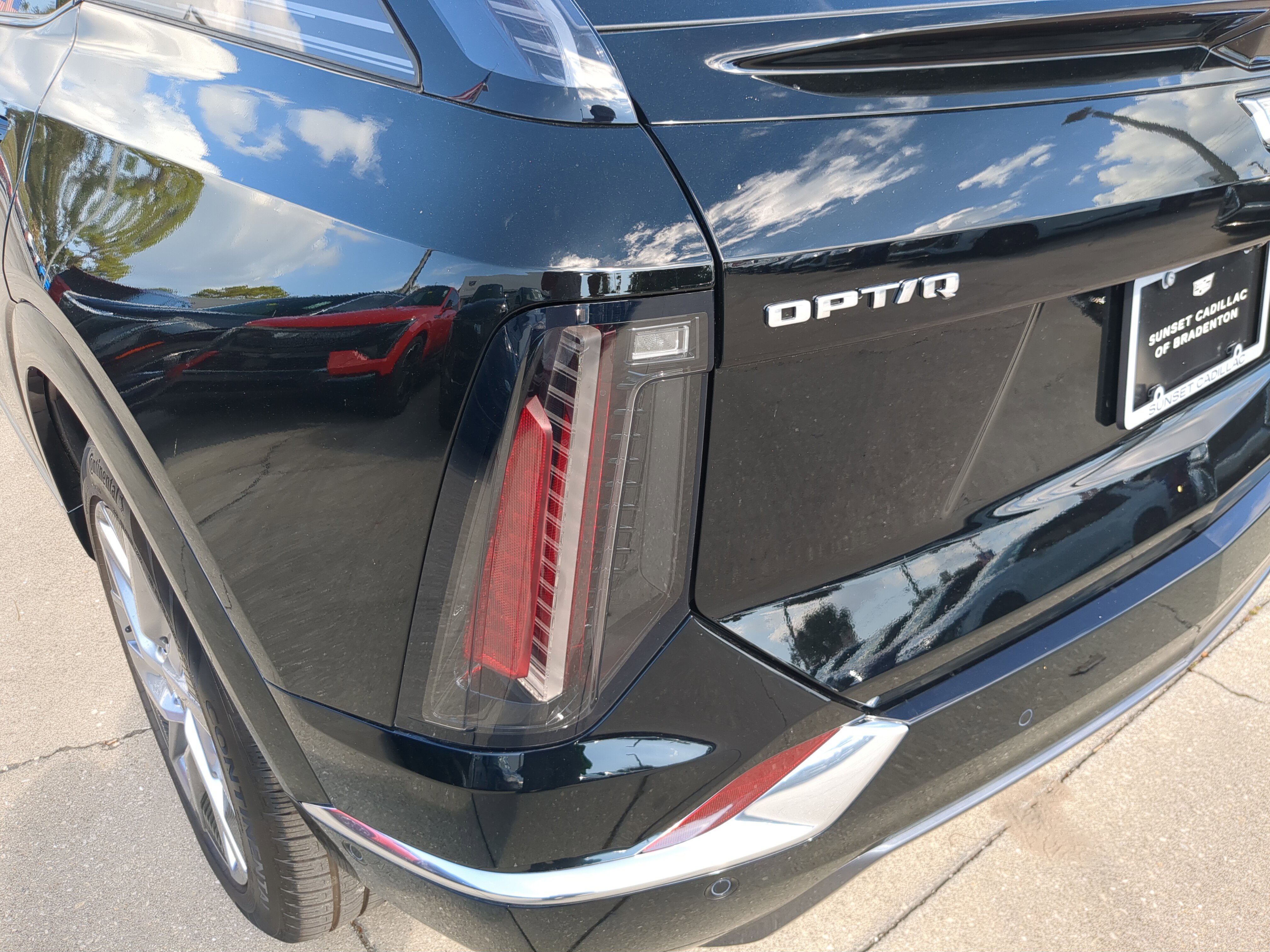 New 2025 Cadillac Optiq Luxury 2 image 10