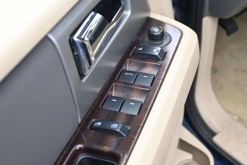 Used 2014 Ford Expedition EL XLT w/ Equipment Group 202A AWD/4WD image 14