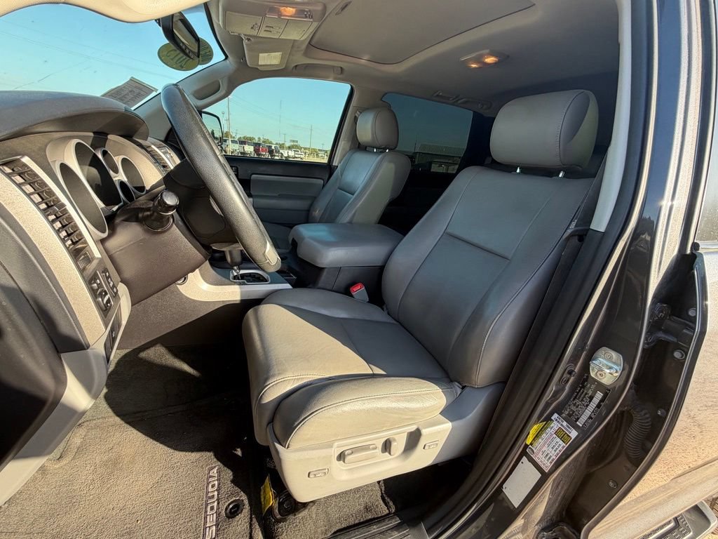 Used 2015 Toyota Sequoia SR5 w/ Premium Package RWD image 9