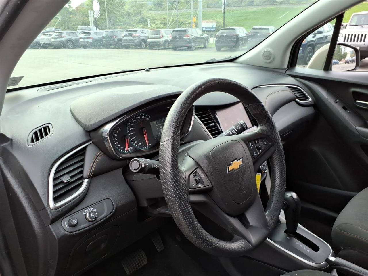 Used 2021 Chevrolet Trax LS w/ Tint and Cruise Package AWD/4WD image 5