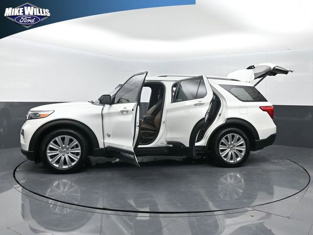 Used 2023 Ford Explorer King Ranch w/ Technology Package image 28