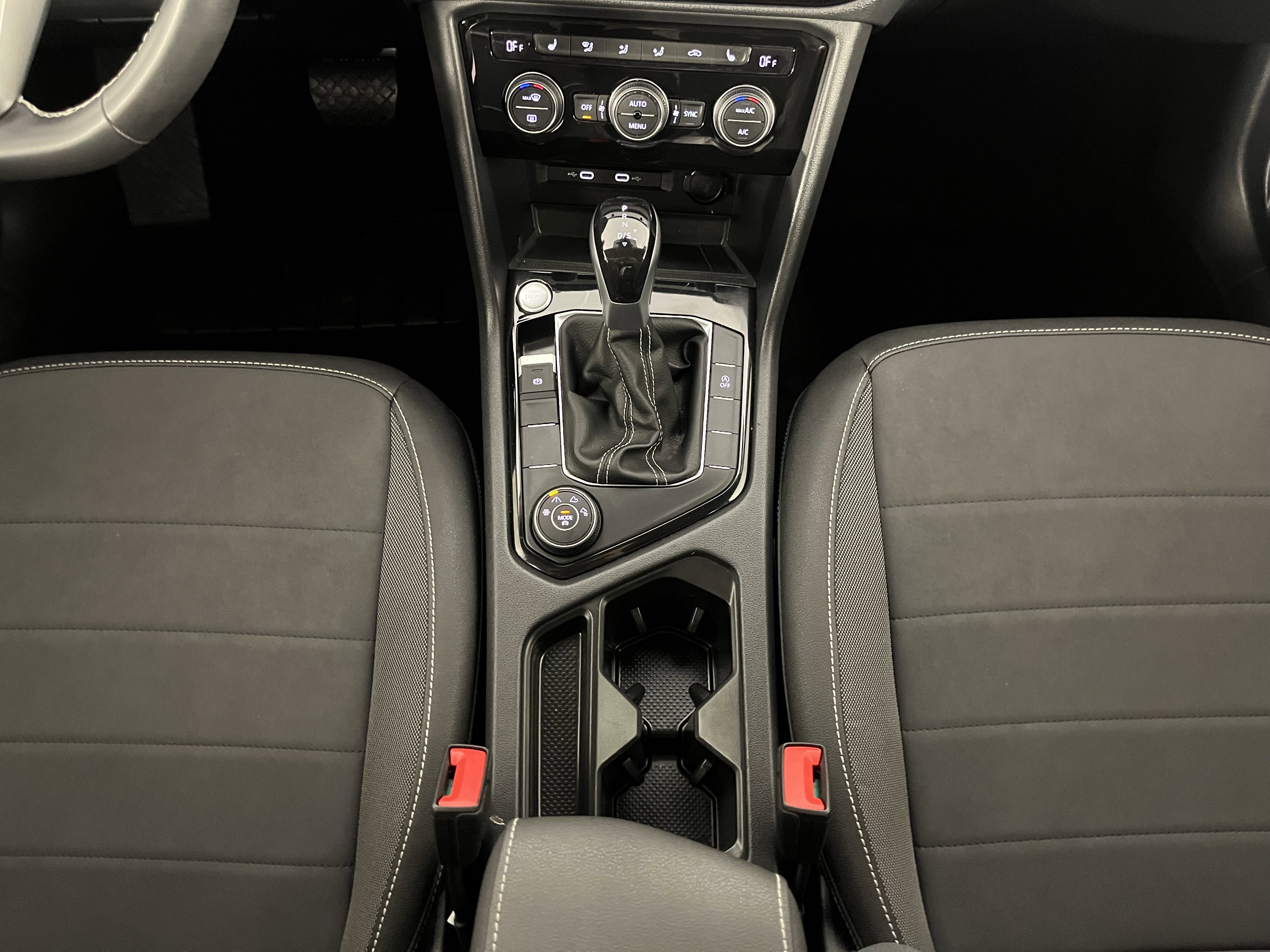 Certified 2024 Volkswagen Taos SE image 16