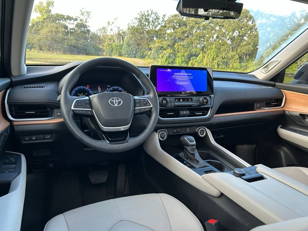 Certified 2025 Toyota Grand Highlander AWD image 12