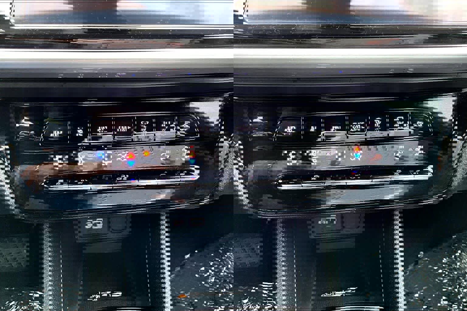 Used 2023 Chevrolet Bolt EUV LT w/ Convenience Package image 31