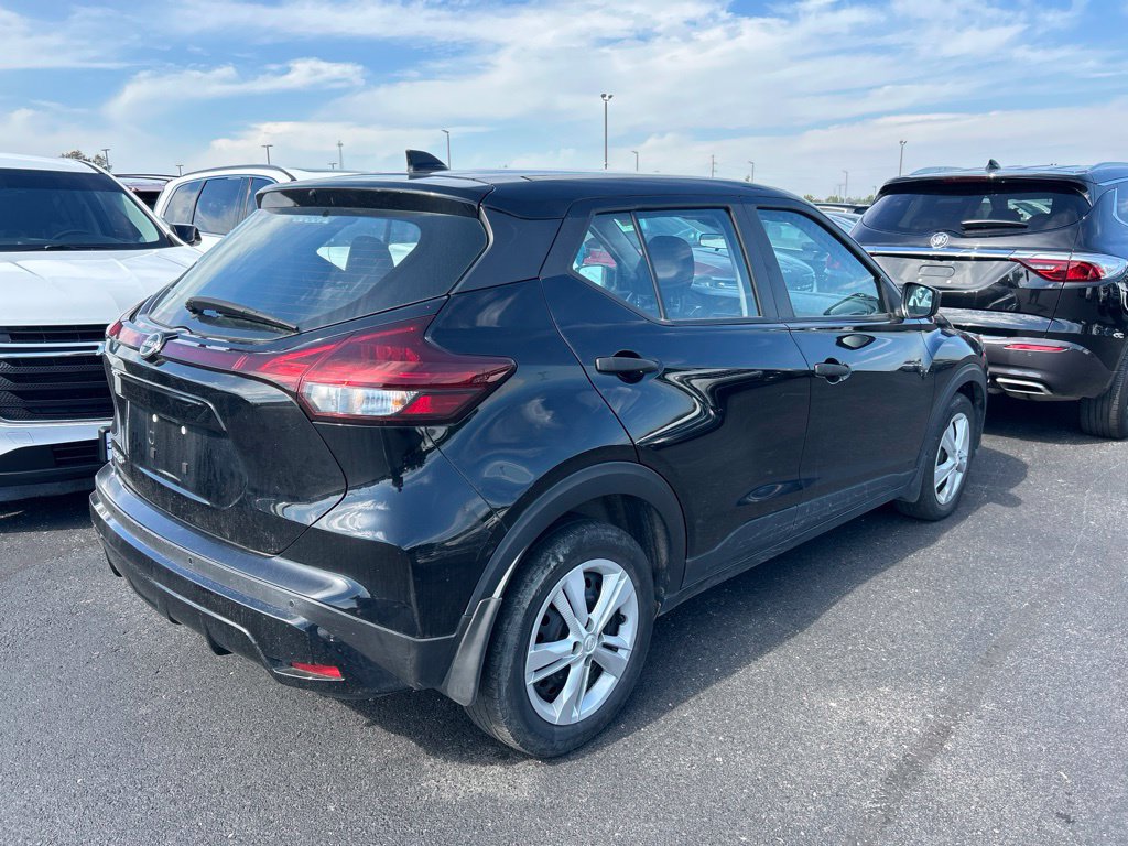 Used 2022 Nissan Kicks S FWD image 3