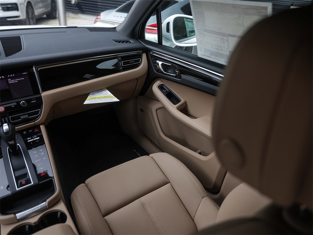 Used 2025 Porsche Macan image 36