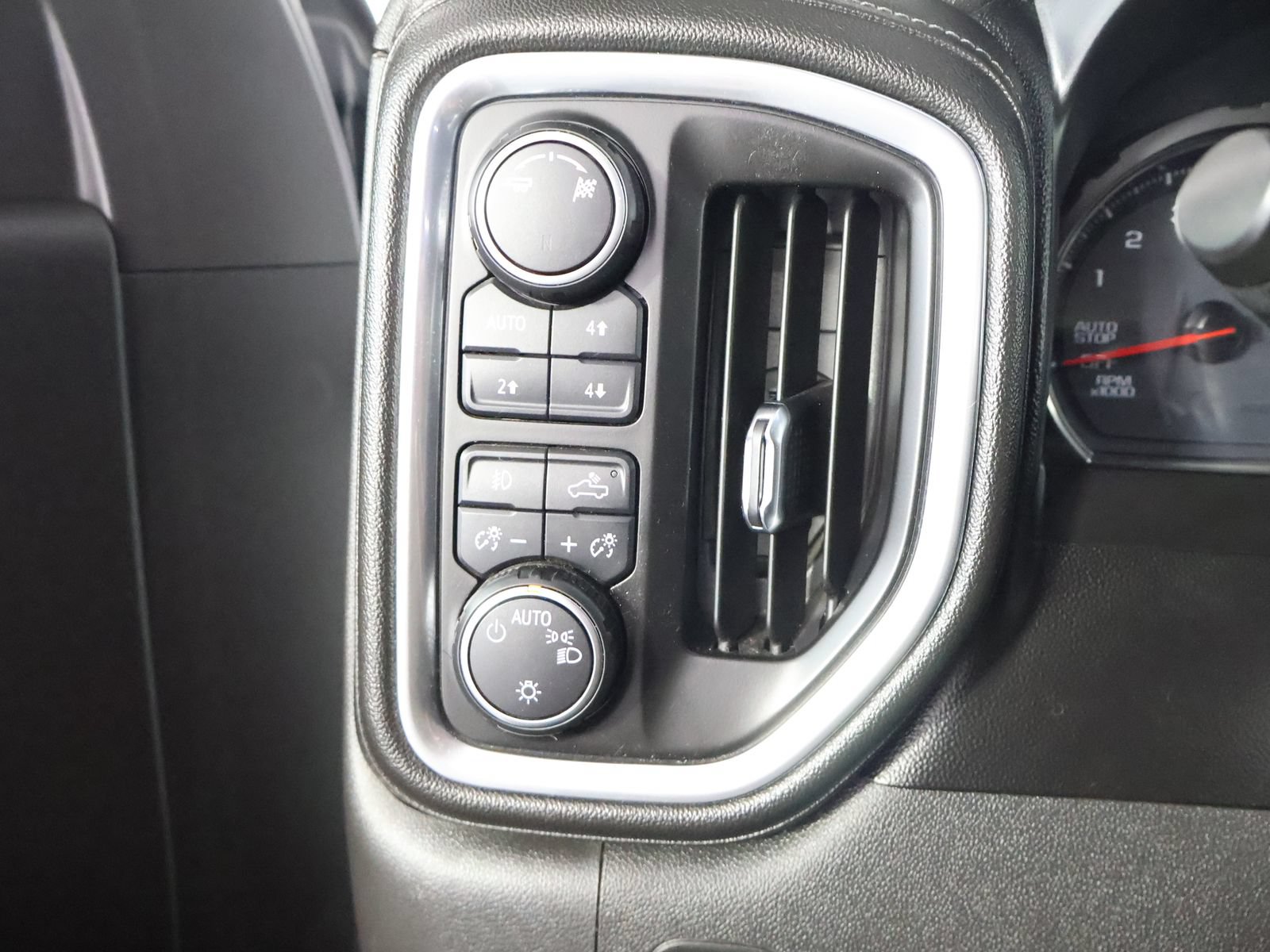 Used 2019 Chevrolet Silverado 1500 RST AWD/4WD image 33