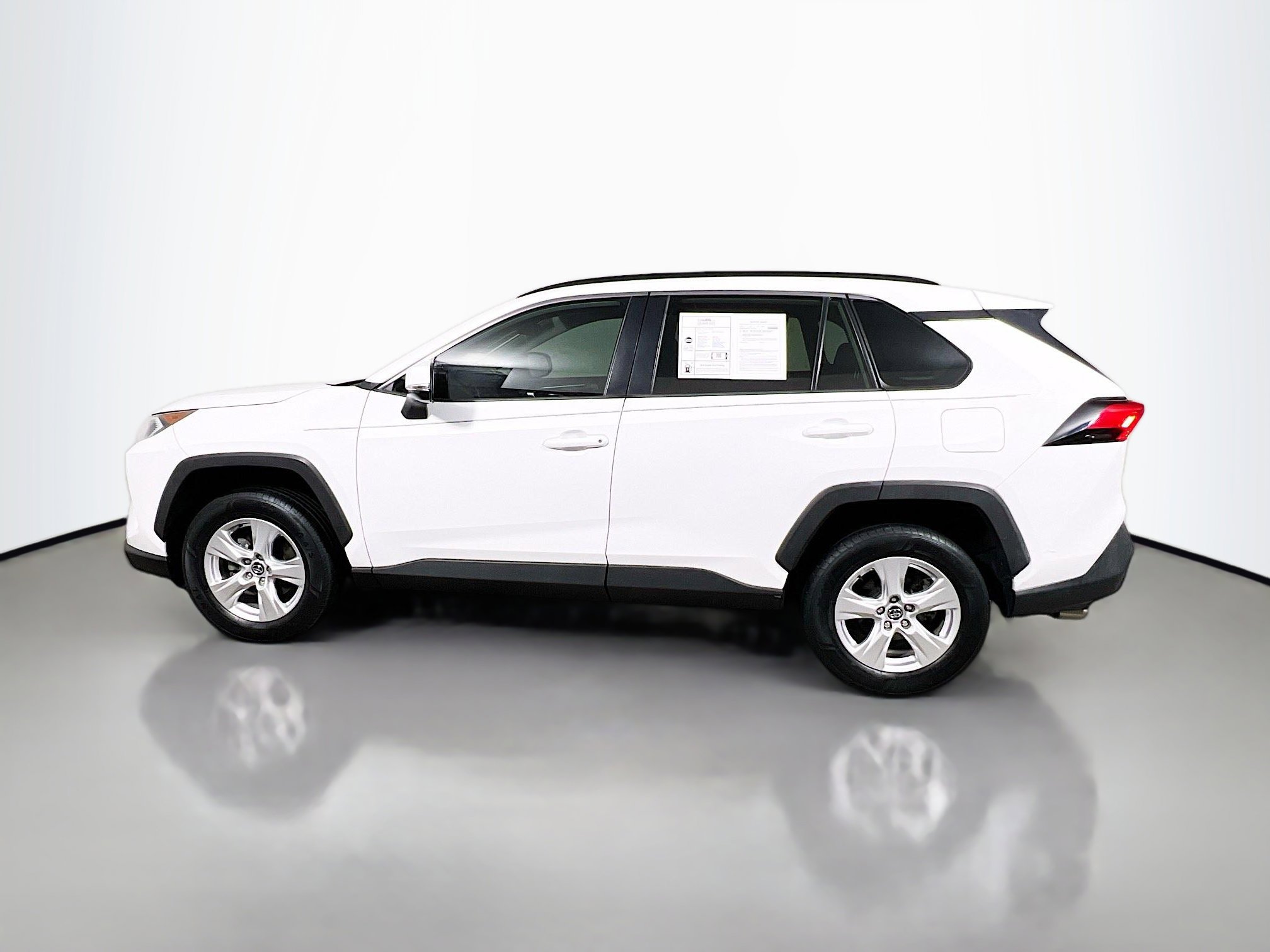 Used 2020 Toyota RAV4 XLE w/ Convenience Package image 9