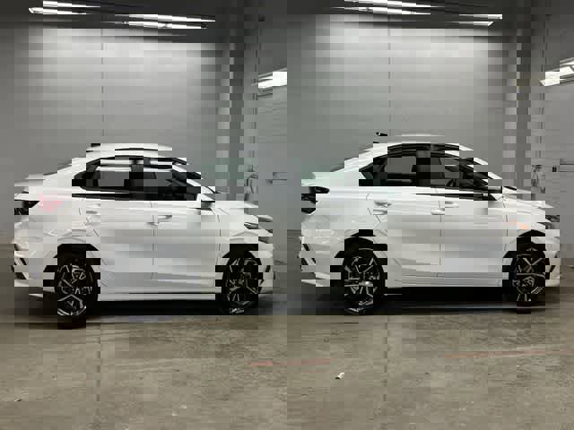 Used 2022 Kia Forte LXS image 3