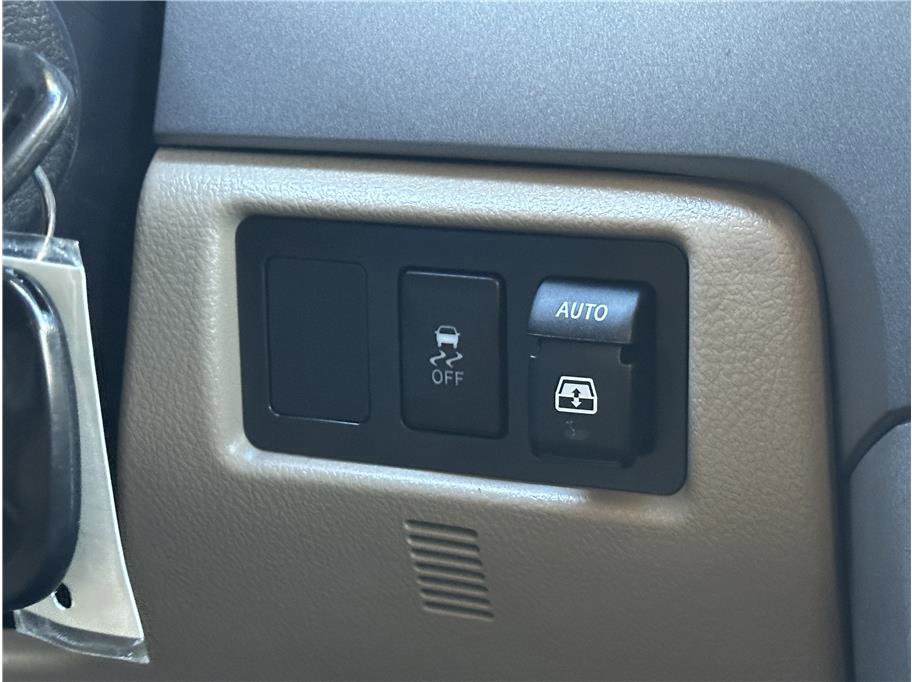 Used 2012 Toyota Sequoia Platinum image 28