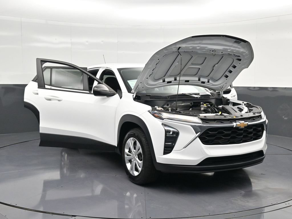 Used 2024 Chevrolet Trax LS FWD image 37