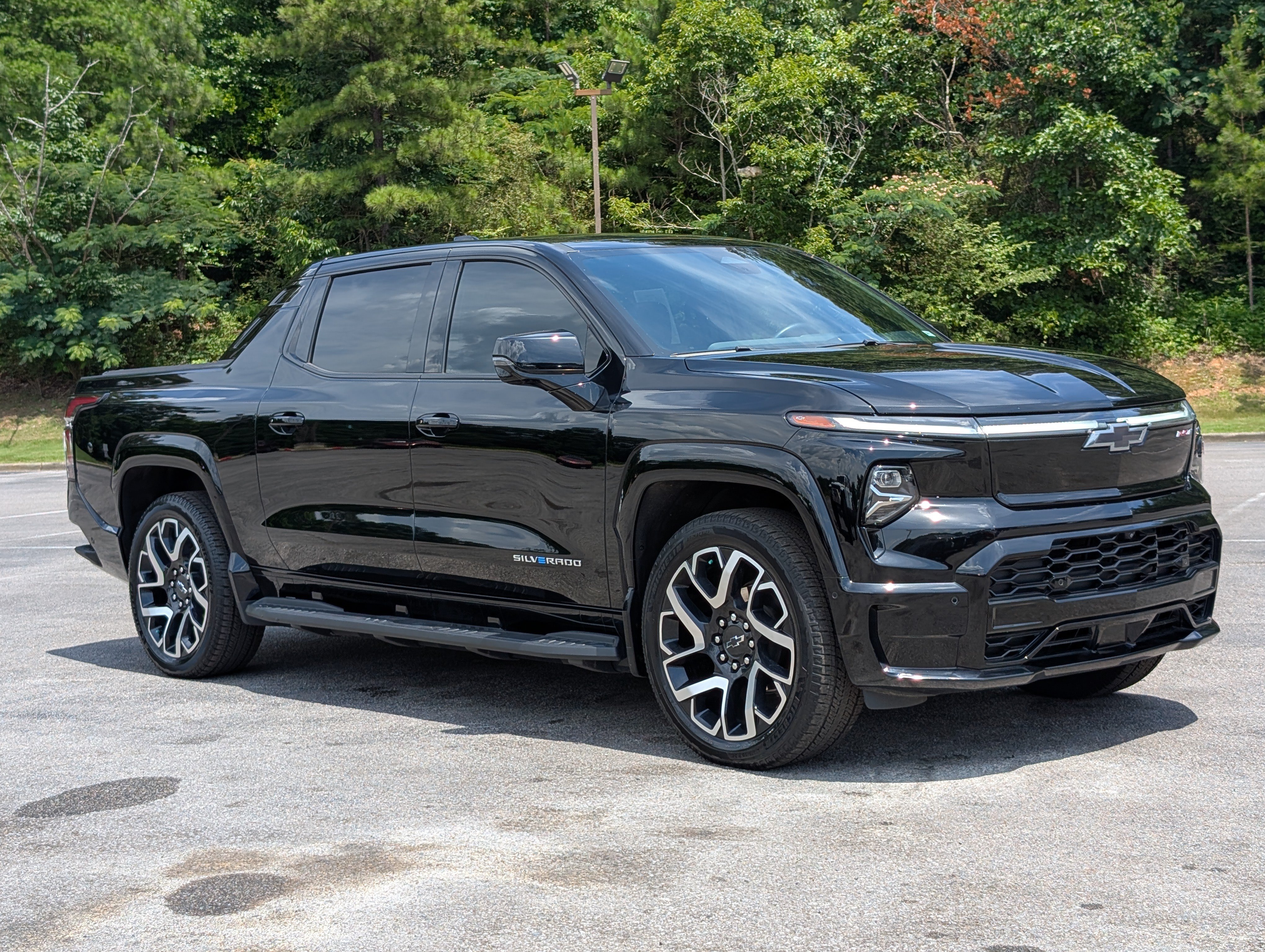 Used 2024 Chevrolet Silverado EV RST AWD/4WD image 11