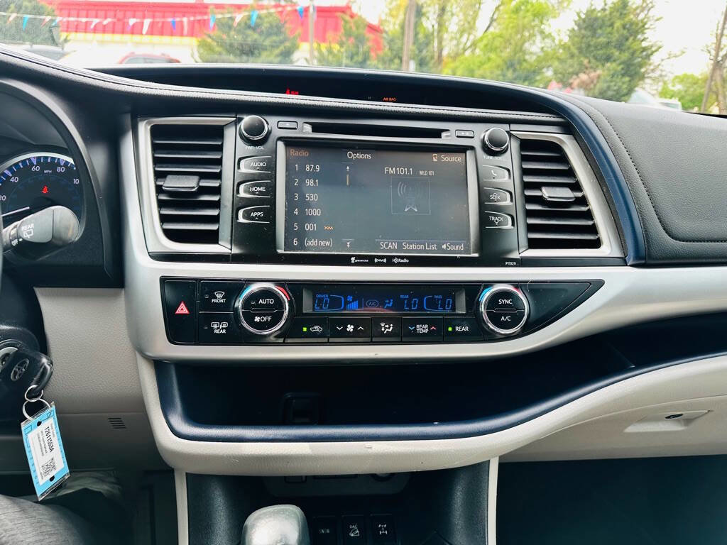 Used 2017 Toyota Highlander Plus w/ Carpet Mat Package AWD/4WD image 12