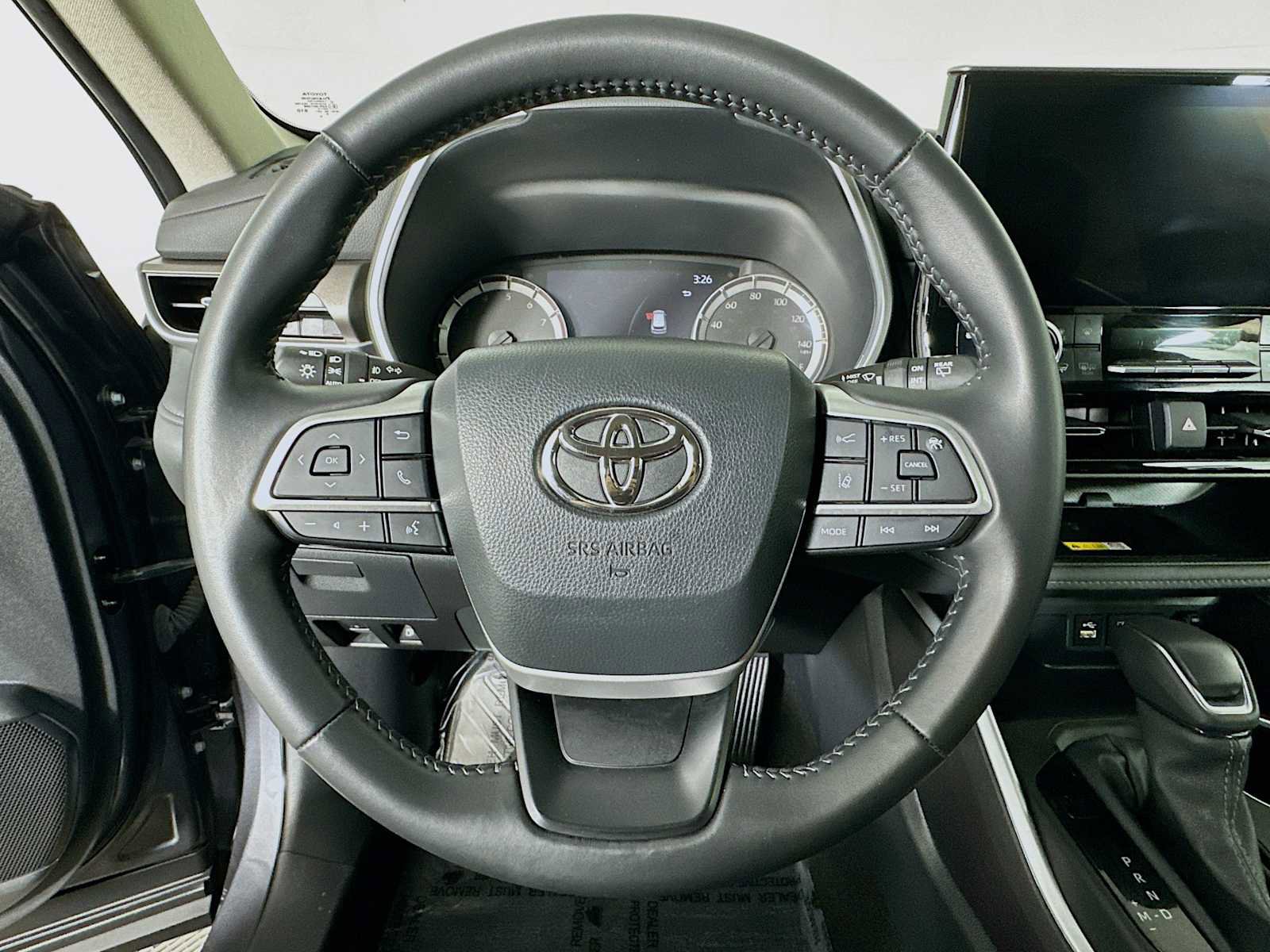 Used 2024 Toyota Highlander XLE image 11