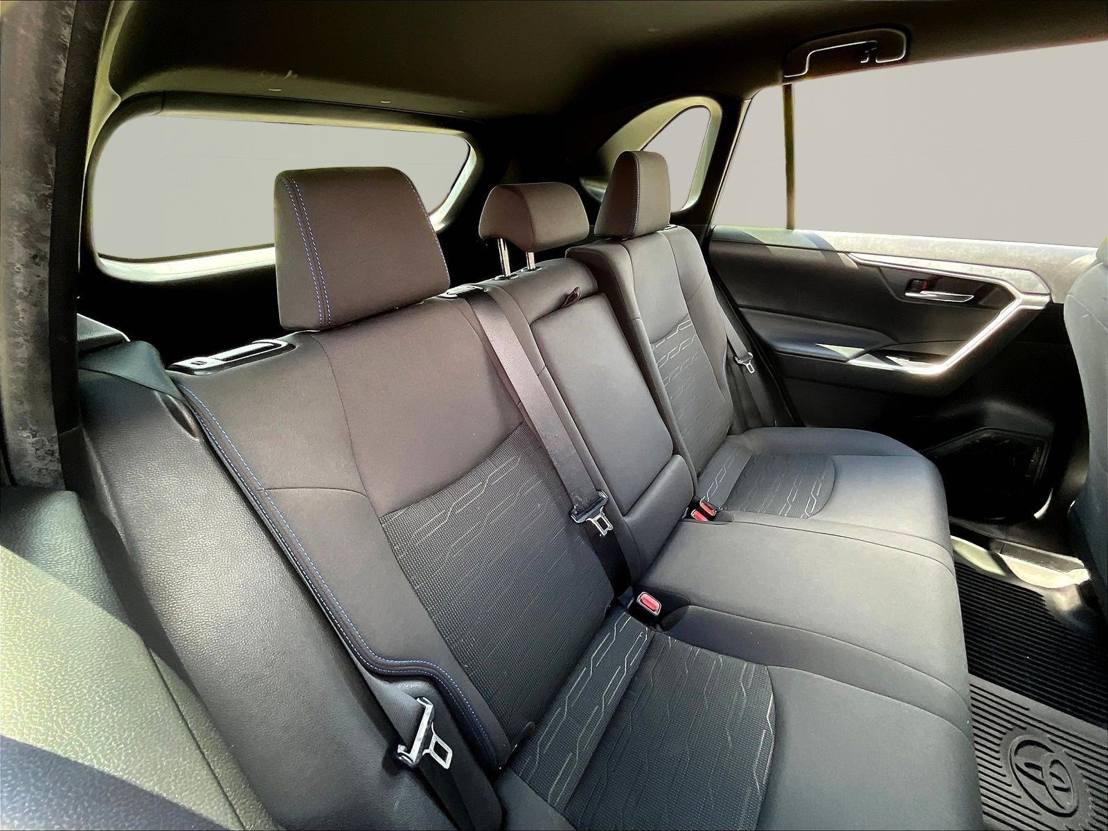 Used 2022 Toyota RAV4 SE AWD/4WD image 25
