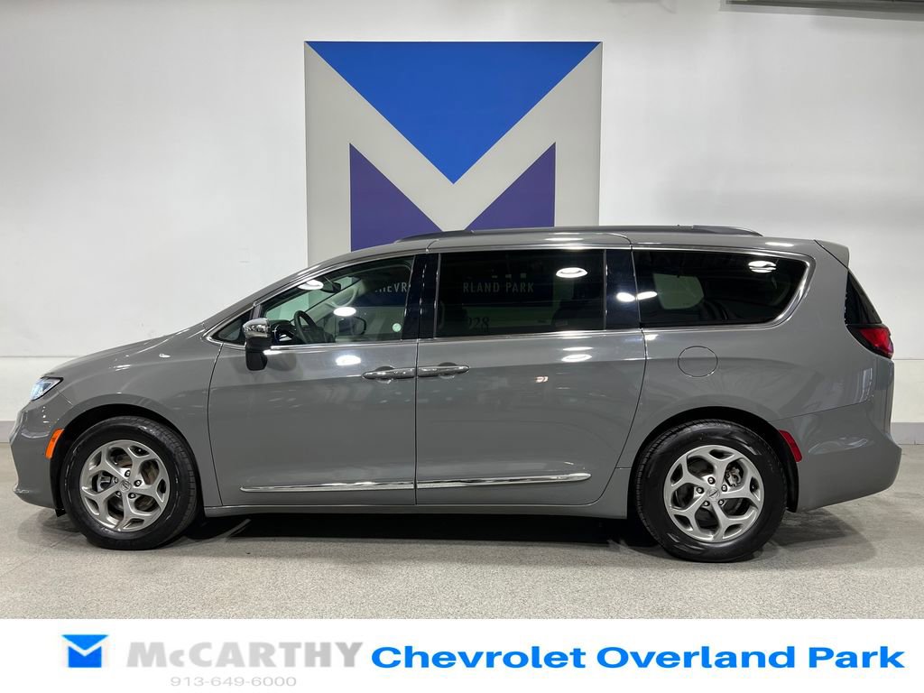 Used 2023 Chrysler Pacifica Limited image 8