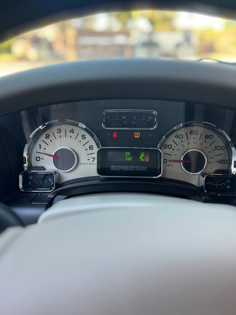 Used 2011 Ford Expedition EL Limited image 6