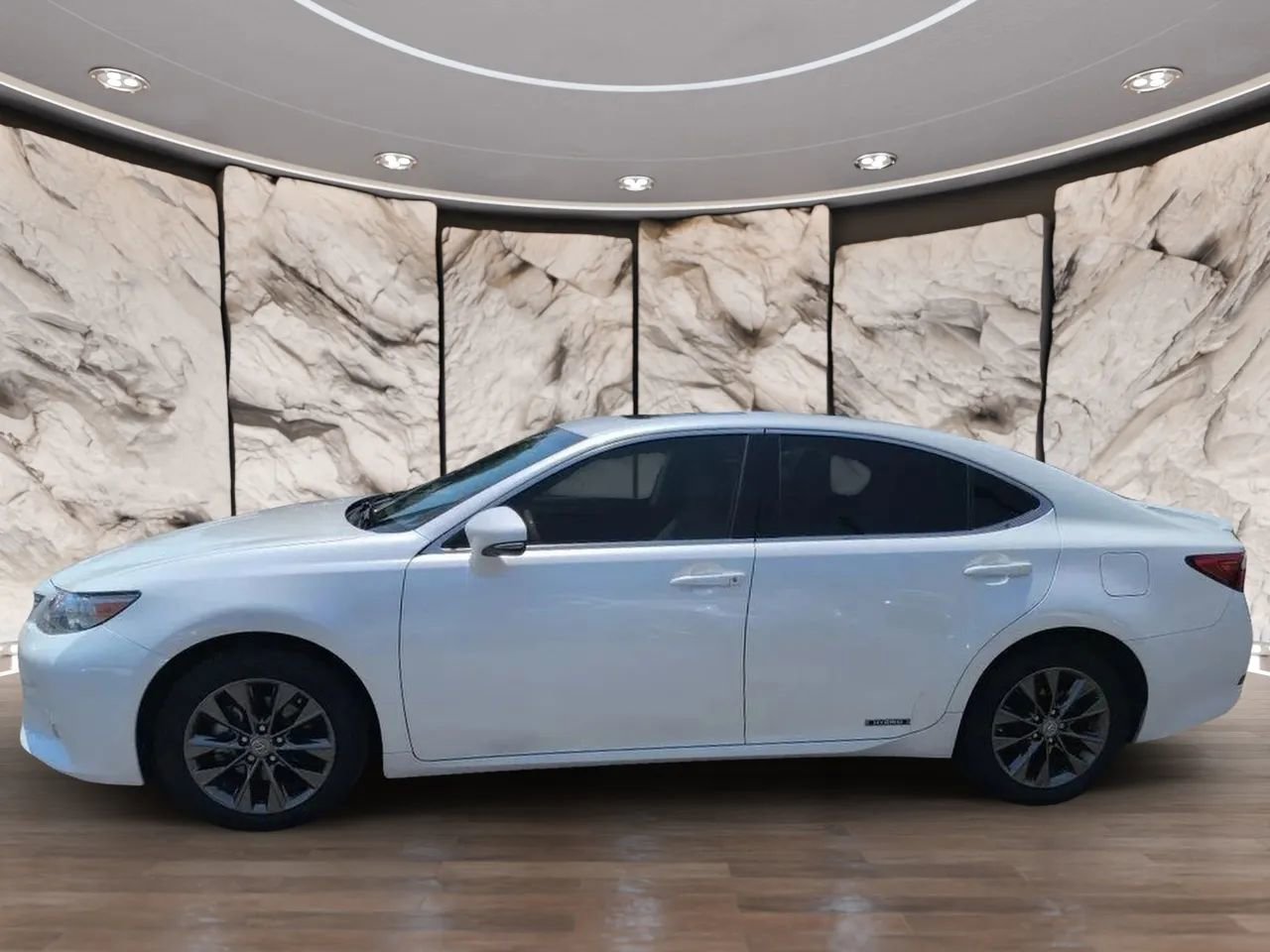 Used 2015 Lexus ES 300h image 3