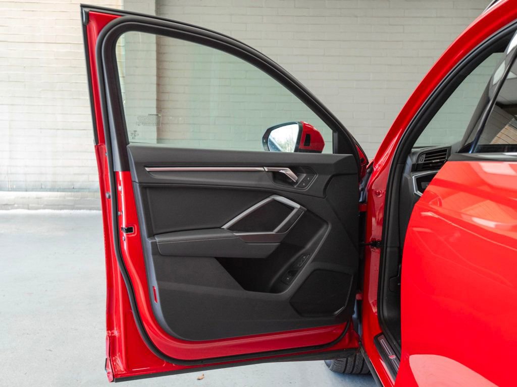 Used 2024 Audi Q3 2.0T Premium w/ Convenience Package image 27