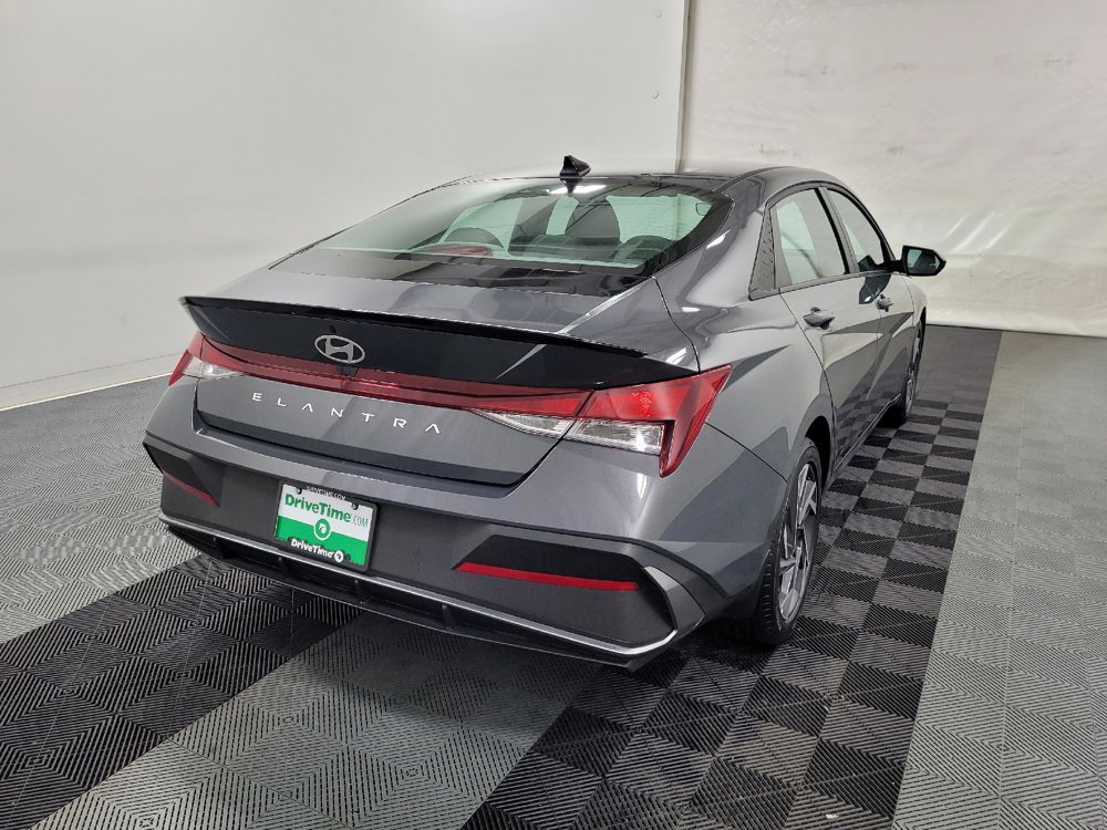 Used 2025 Hyundai Elantra Sport FWD image 9
