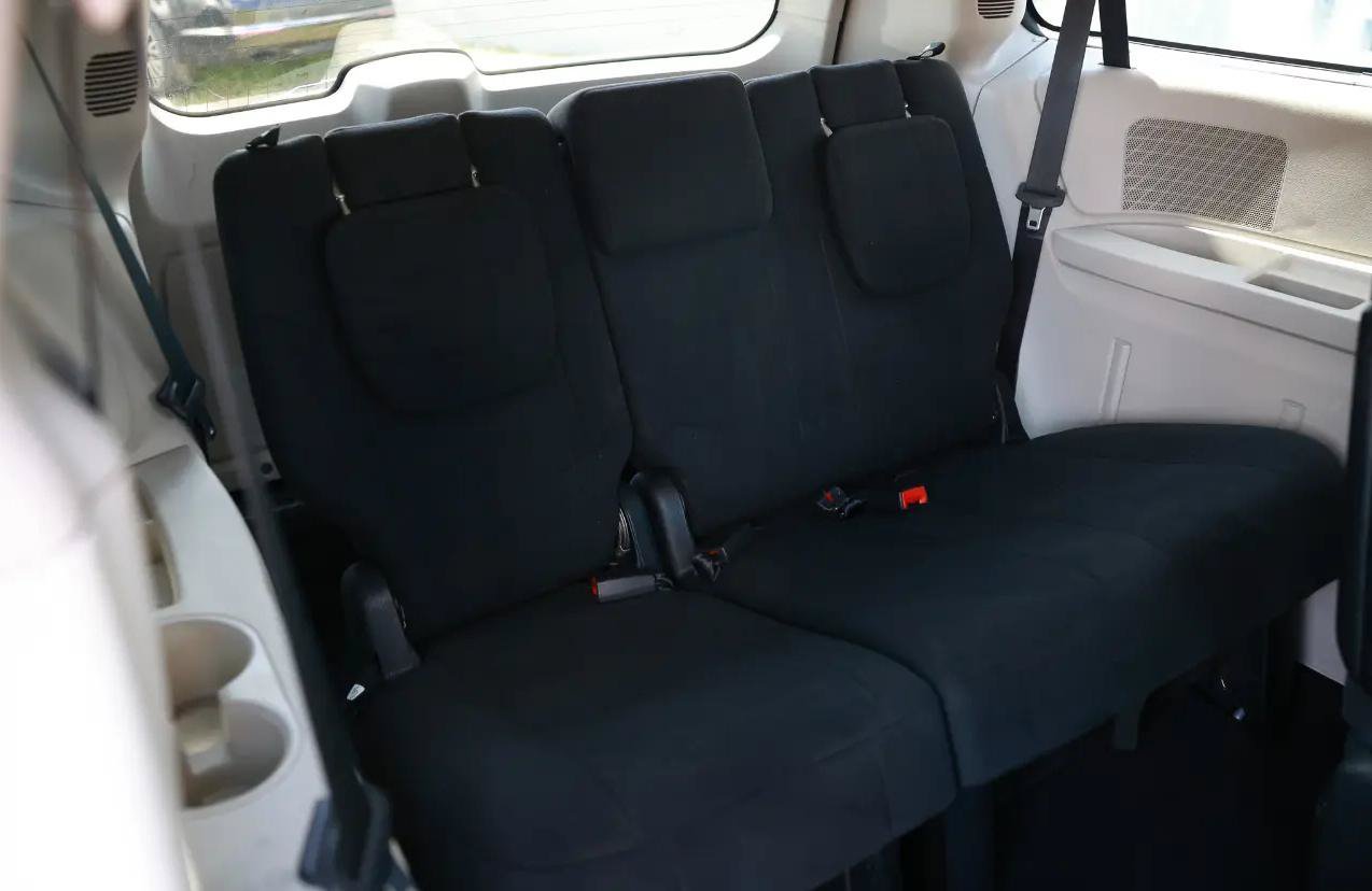 Used 2011 Dodge Grand Caravan Express FWD image 21
