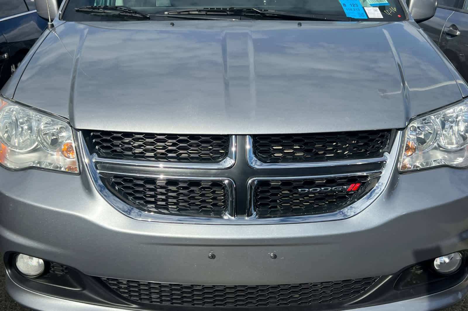 Used 2019 Dodge Grand Caravan SXT image 12