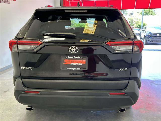Certified 2021 Toyota RAV4 XLE w/ Convenience Package FWD image 4