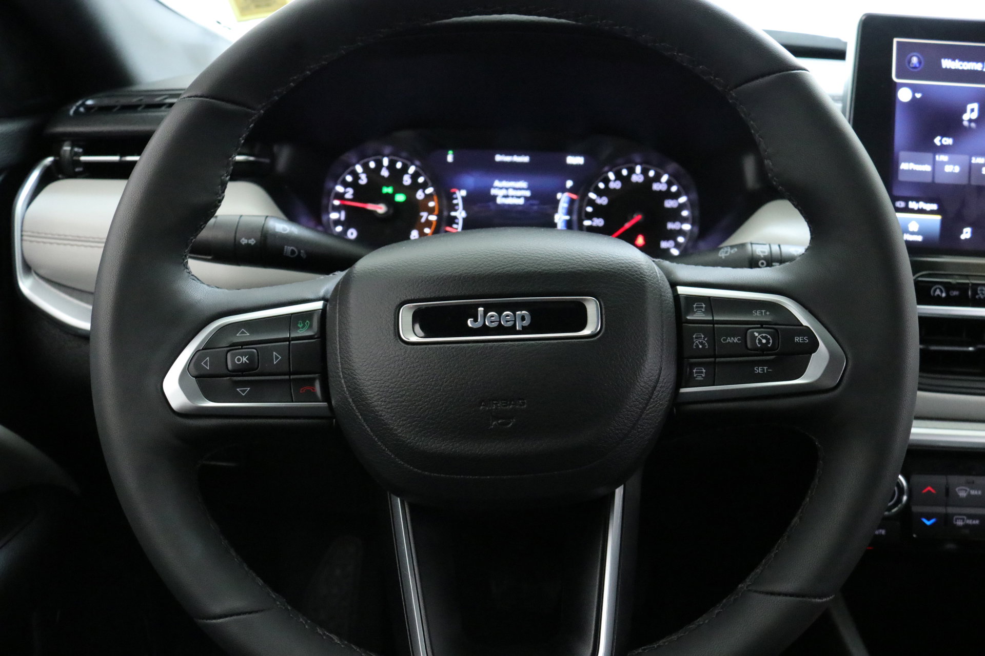 Used 2025 Jeep Compass Limited image 14