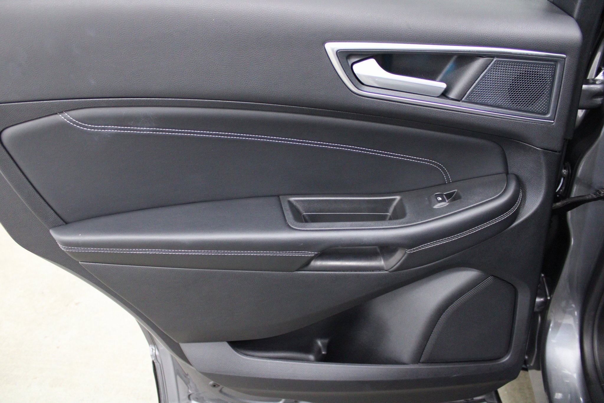 Used 2024 Ford Edge Titanium image 19