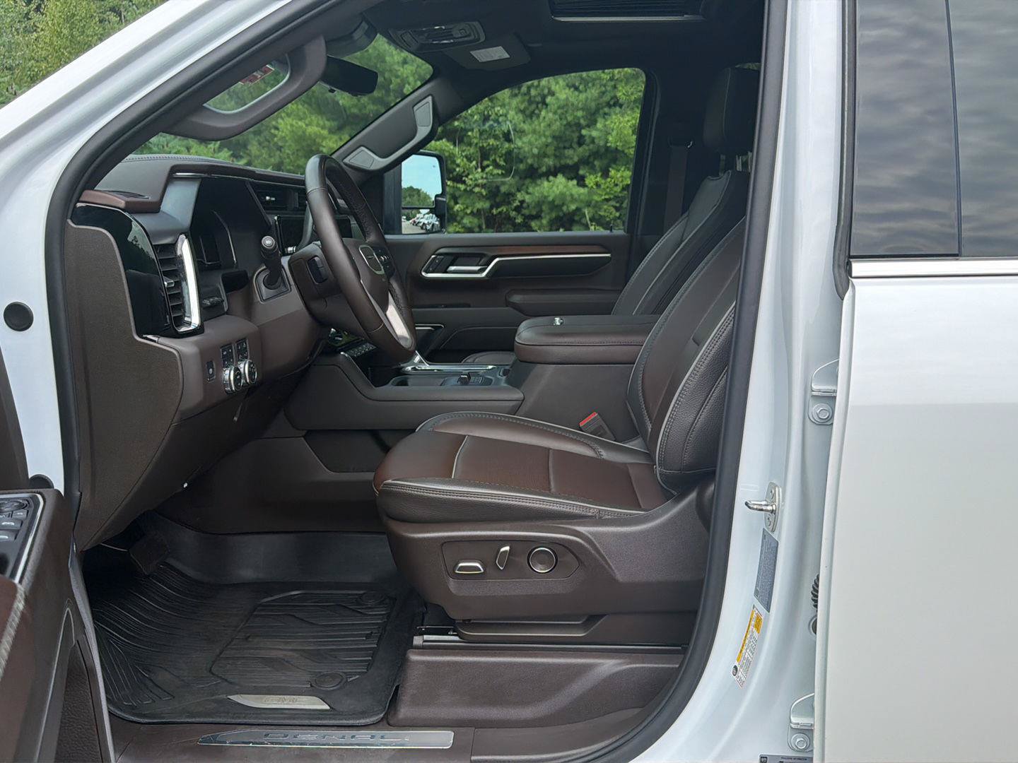 Certified 2024 GMC Sierra 2500 Denali w/ Denali Reserve Package AWD/4WD image 16