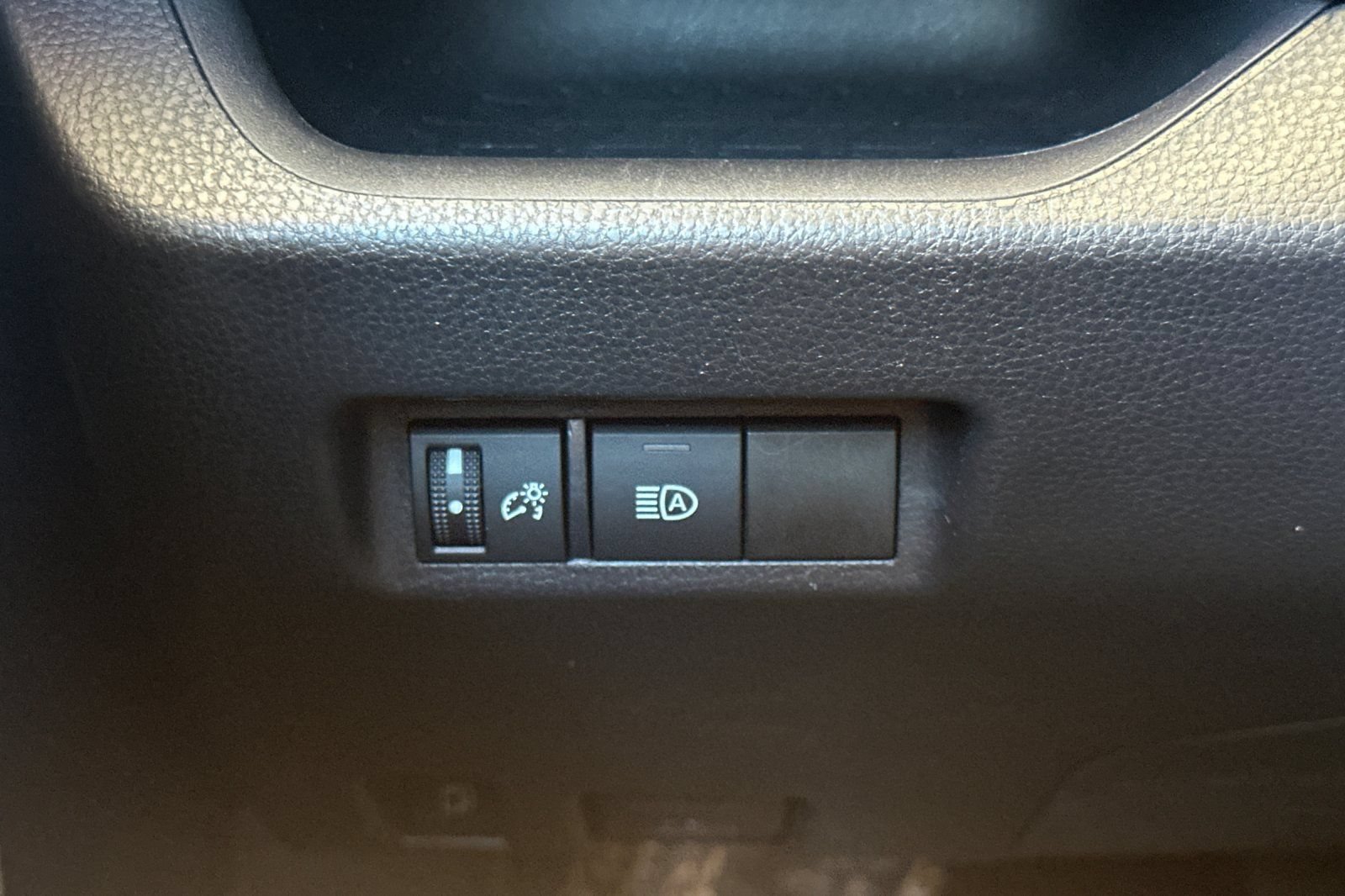 Used 2024 Toyota RAV4 LE AWD/4WD image 30