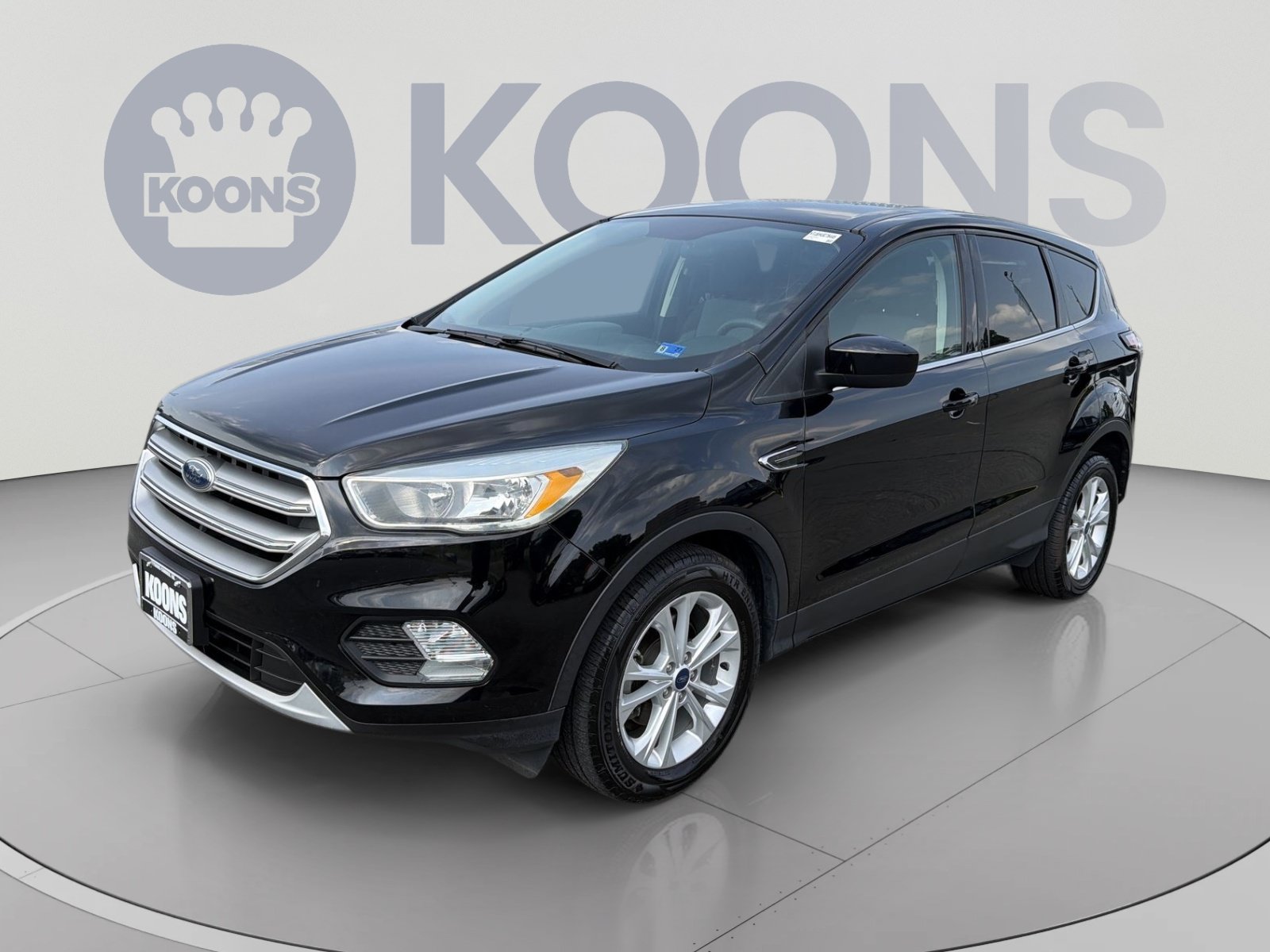 Used 2017 Ford Escape SE FWD image 1