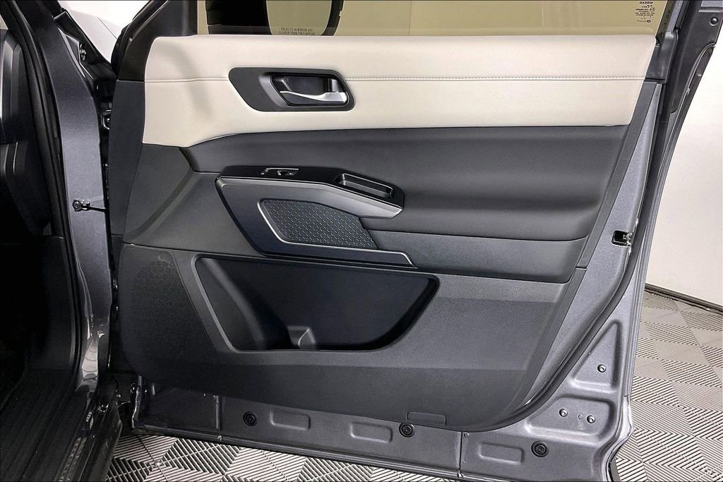 New 2026 Nissan Pathfinder SL image 24
