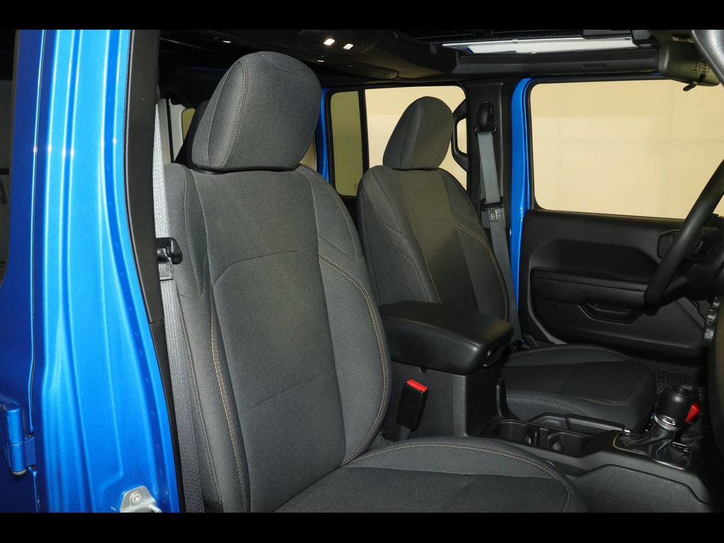 Certified 2024 Jeep Wrangler Unlimited w/ Convenience Group AWD/4WD image 28