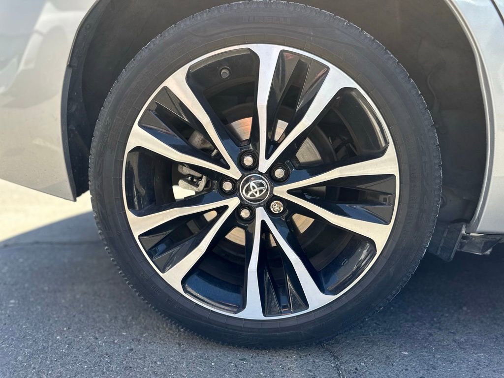 Used 2017 Toyota Corolla XSE FWD image 6