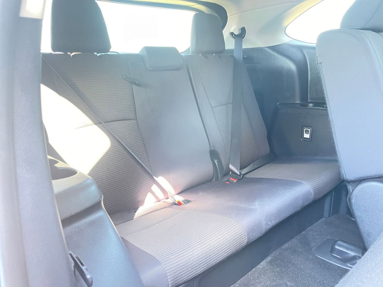 Used 2025 Toyota Highlander LE image 30