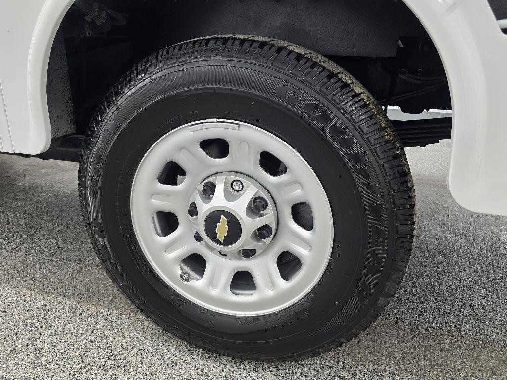 Used 2014 Chevrolet Silverado 3500 W/T image 31