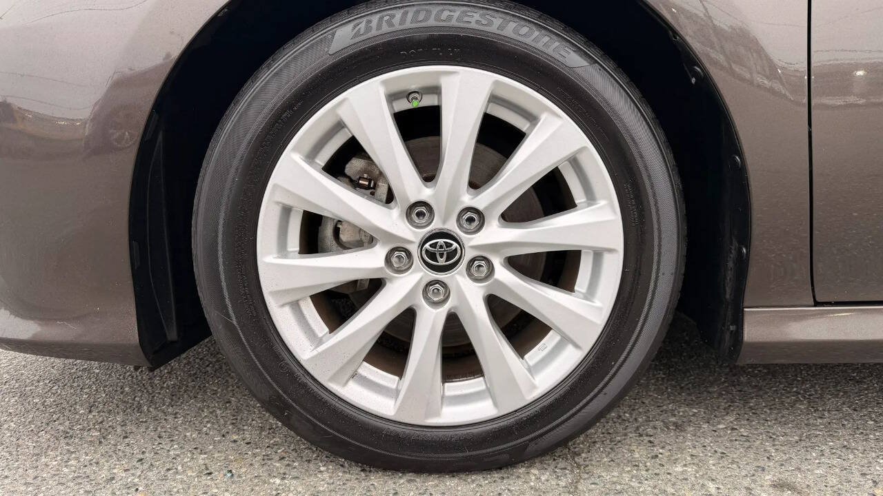 Used 2018 Toyota Camry LE w/ Moonroof Package FWD image 9
