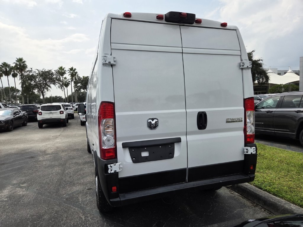 Used 2025 RAM ProMaster 2500 w/ Convenience Group FWD image 4
