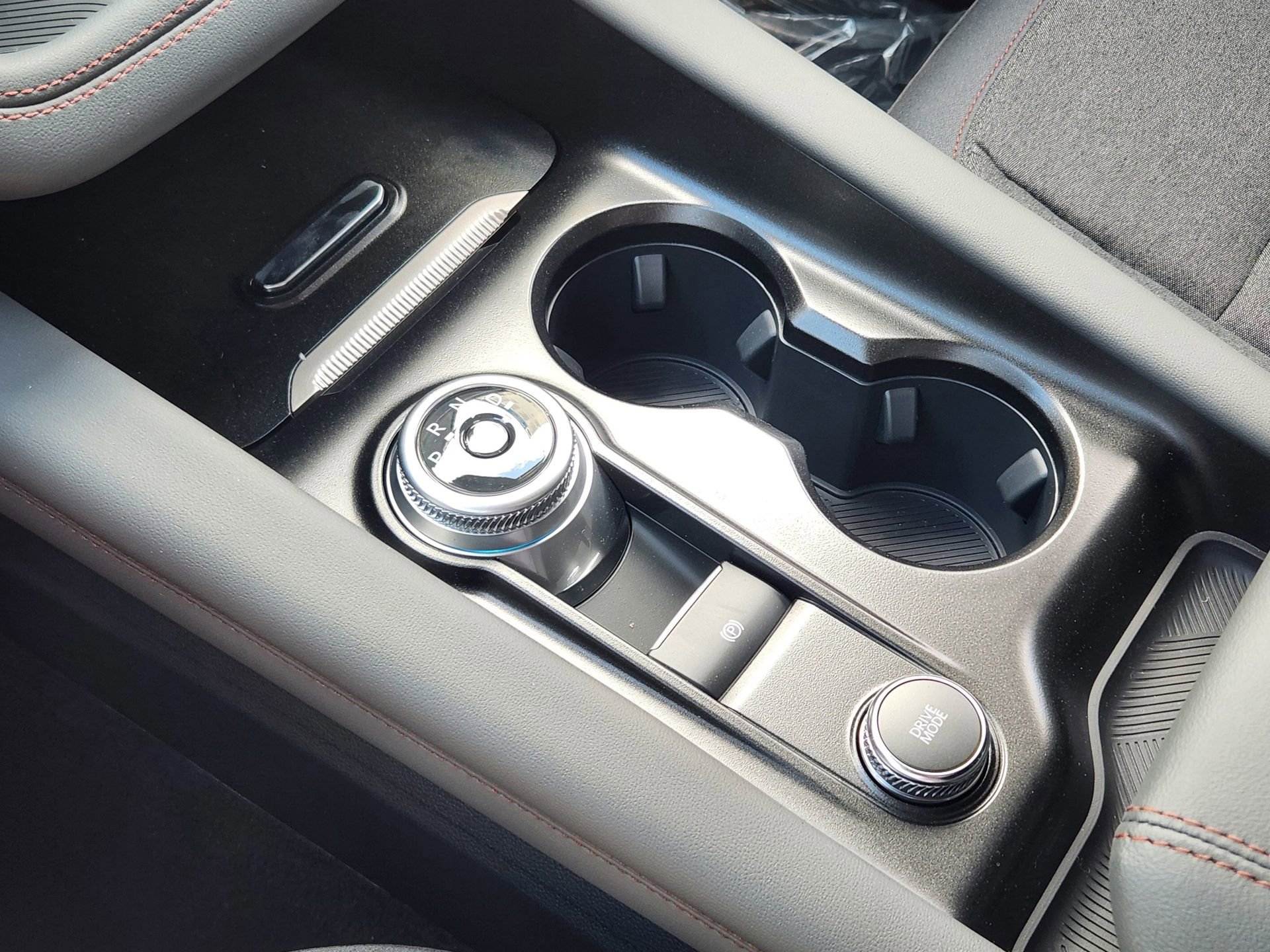 New 2025 Ford Explorer Active image 16