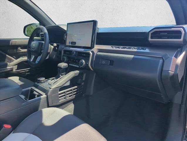 Certified 2025 Toyota Tacoma TRD Off-Road AWD/4WD image 29