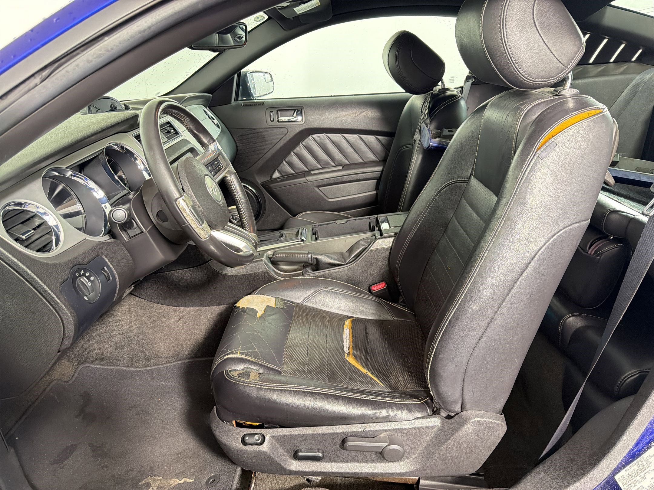 Used 2013 Ford Mustang Premium RWD image 5
