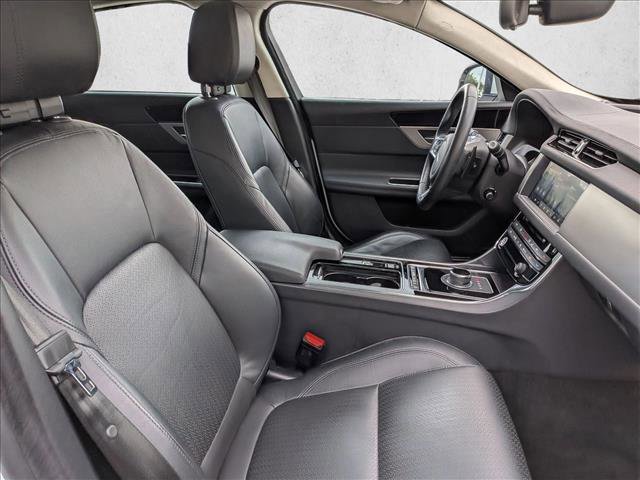 Used 2019 Jaguar XF Prestige image 19