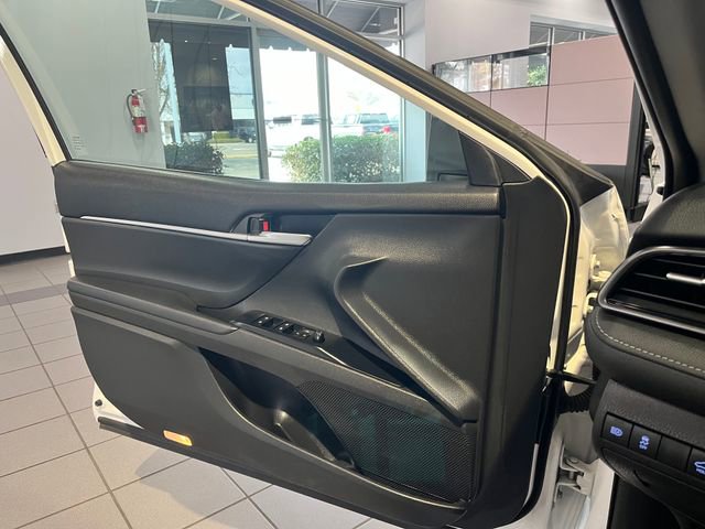 Used 2019 Toyota Camry SE w/ Convenience Package image 25