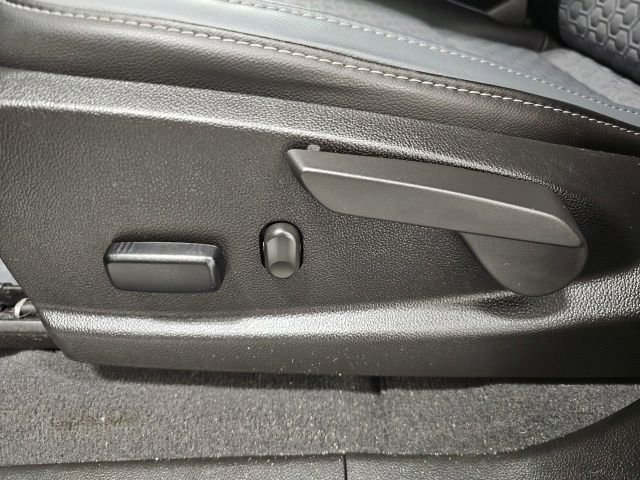 Used 2022 Chevrolet Colorado Z71 image 16