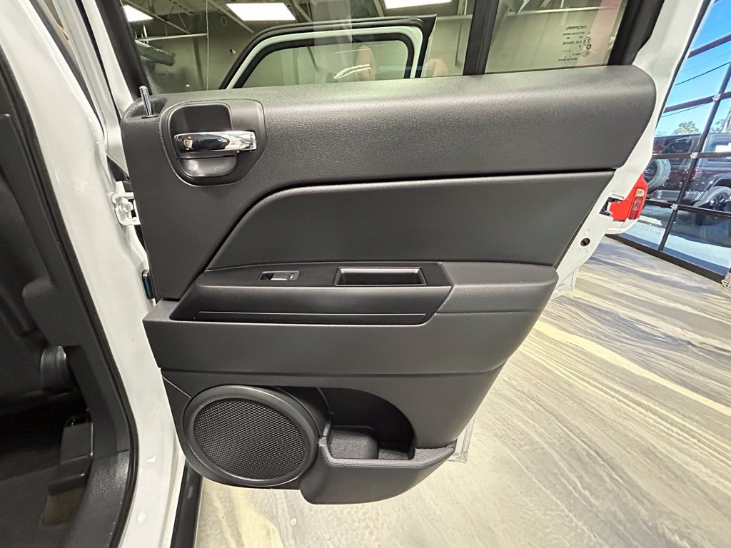 Used 2017 Jeep Patriot High Altitude AWD/4WD image 43