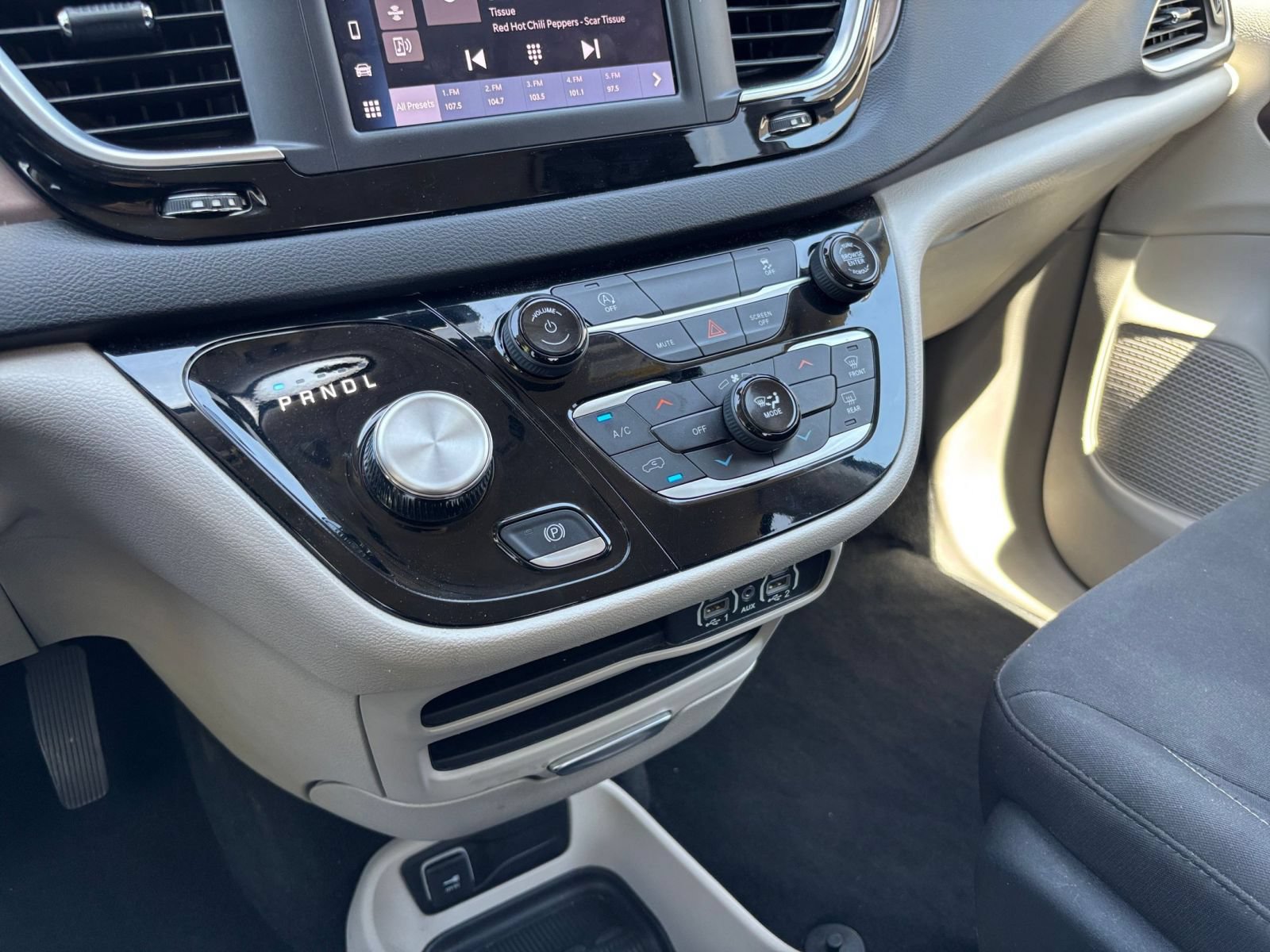 Used 2024 Chrysler Voyager LX FWD image 43