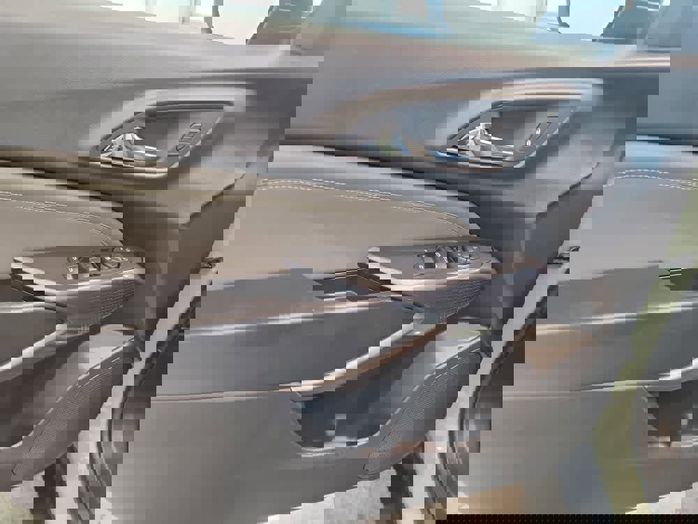 Used 2025 Chevrolet Trax ACTIV image 9