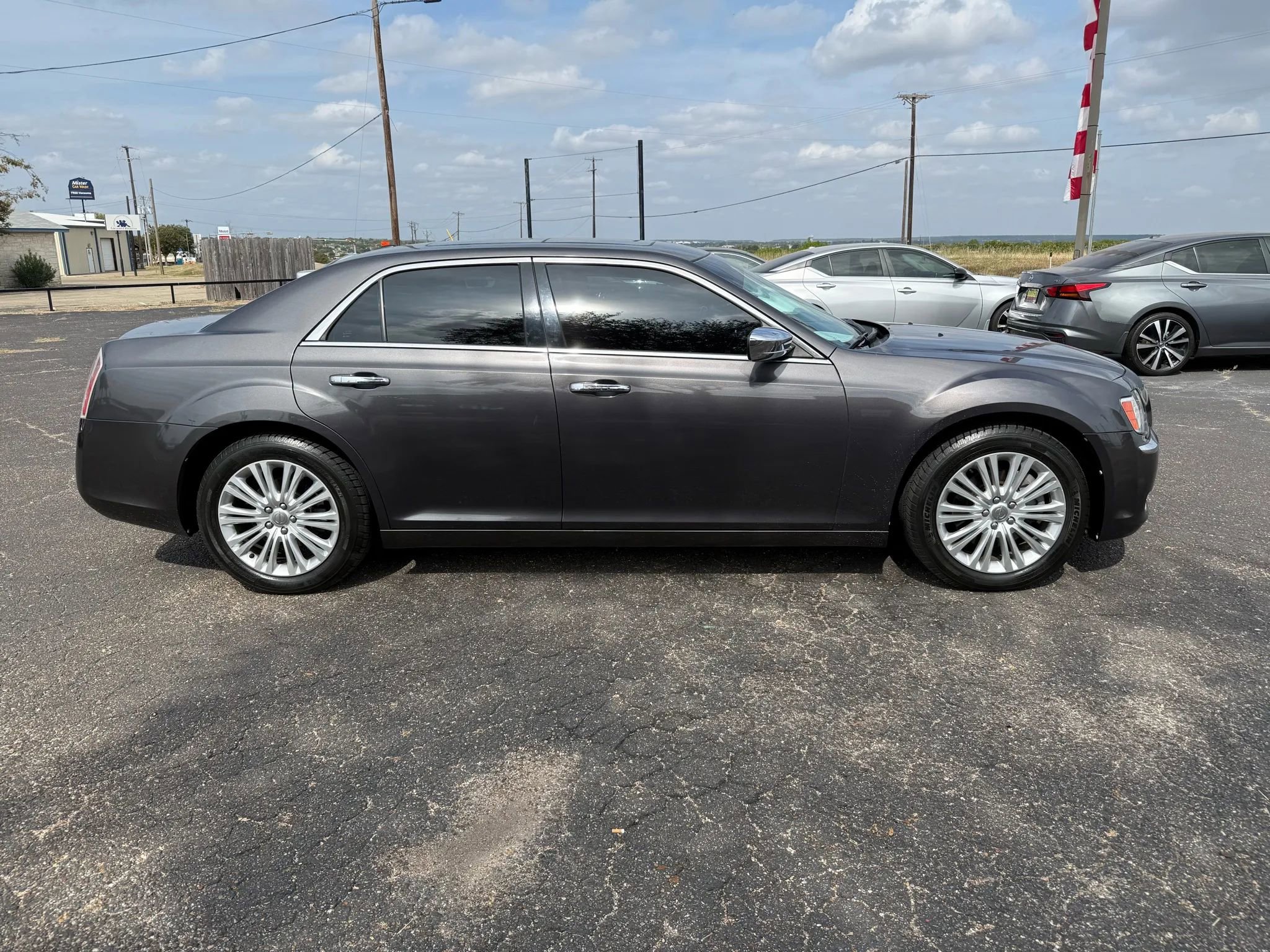 Used 2014 Chrysler 300 C image 4