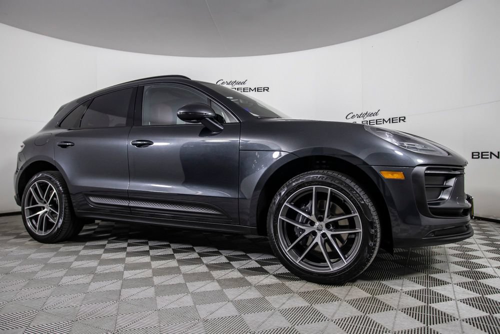 Used 2024 Porsche Macan w/ Premium Plus Package AWD/4WD image 2